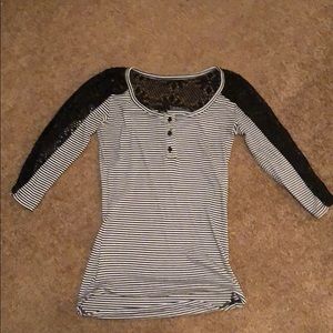 Quarter sleeve shirt